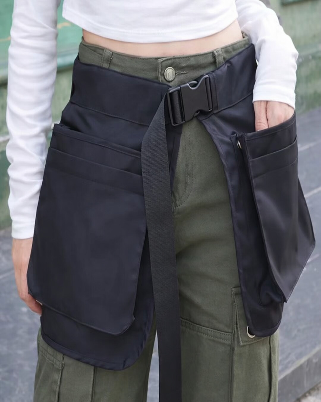 多機能ウエストポーチ 大容量ポケット付き 作業用バッグ 防水 軽量